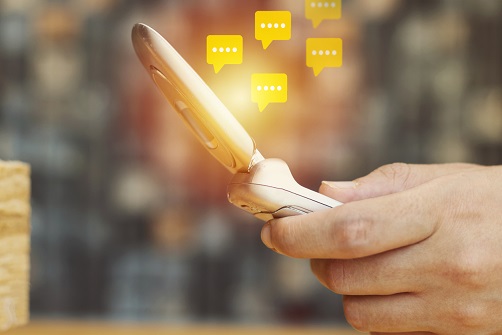 Téléphone à clapet pour seniors