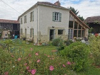 image_Garde d'un ancien corps de ferme et animaux dans le Gers